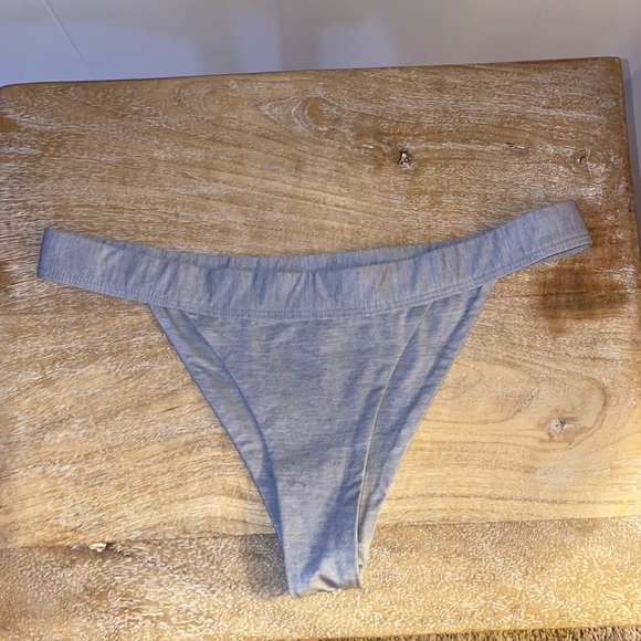 Rip curl heathered grey bikini. Size Medium! top and bottom come together - Picture 3 of 3